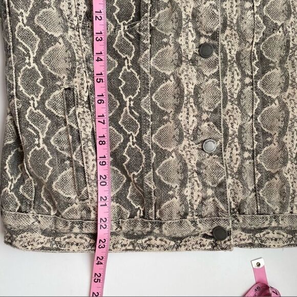 Blank NYC || Snake Along Denim Trucker Jacket Python Print C25 - Picture 13 of 13